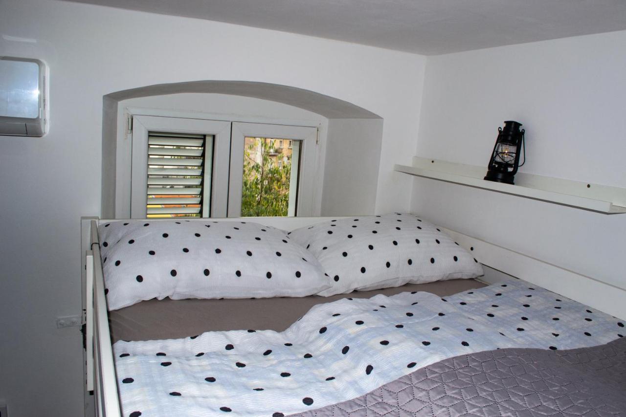 Studio Apartment Kontiki Rijeka Exterior photo